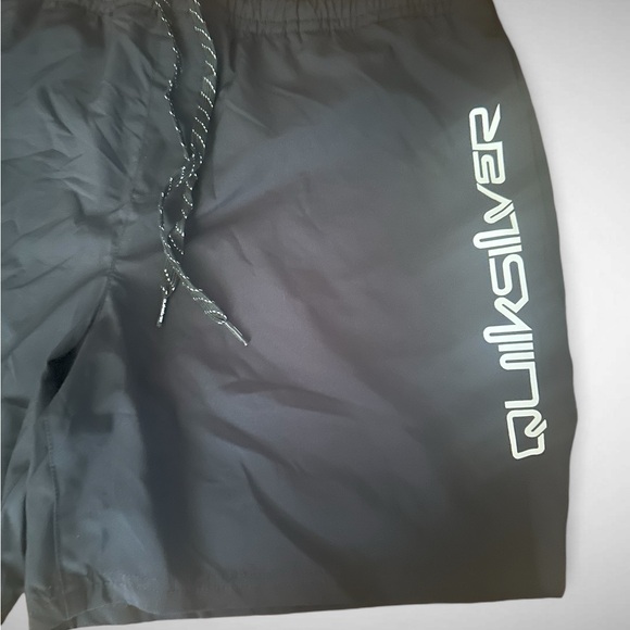 Quiksilver Volley Shorts with a Mesh Brief Black size XL - Picture 3 of 6